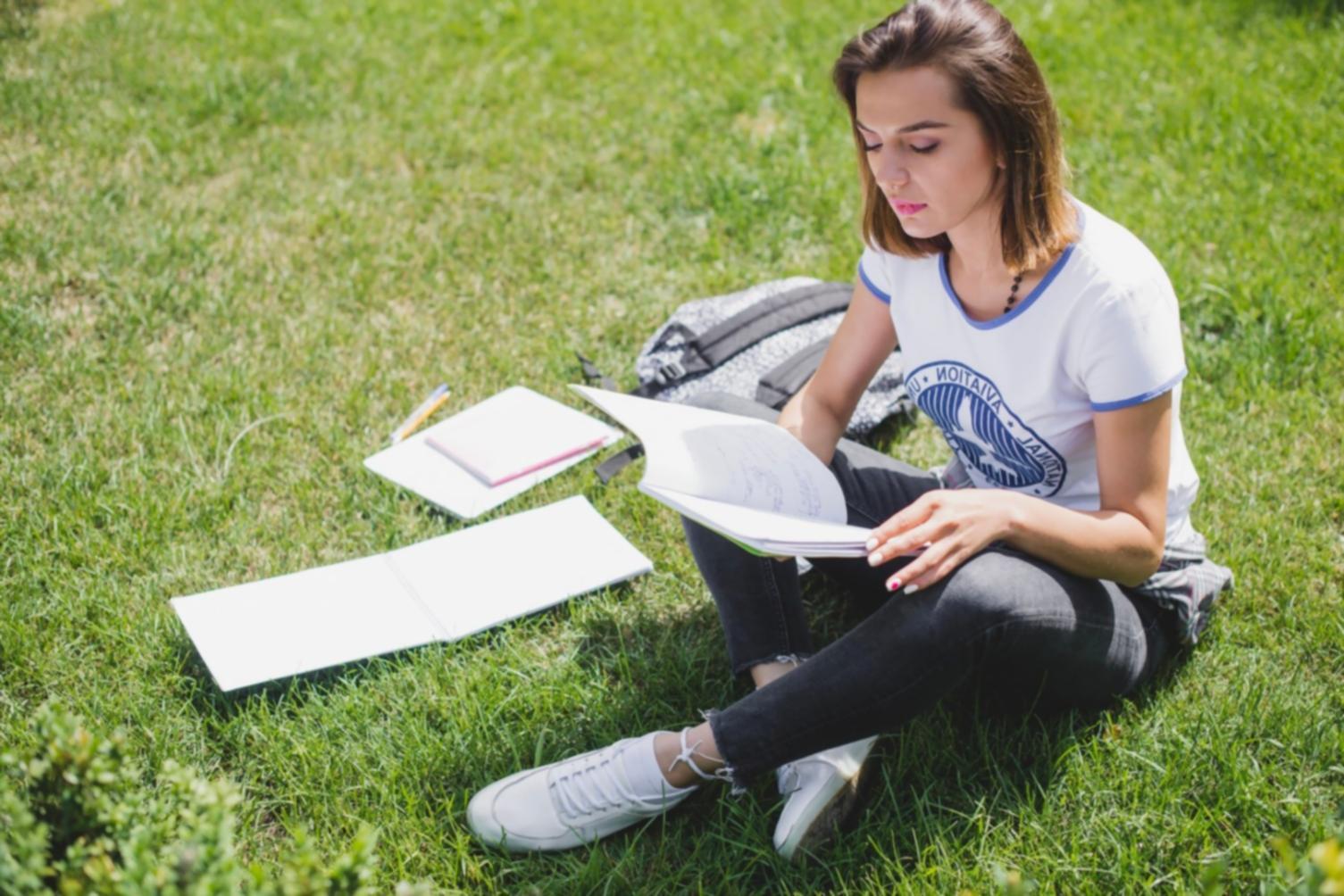 Professional learning environment with modern financial tools and resources